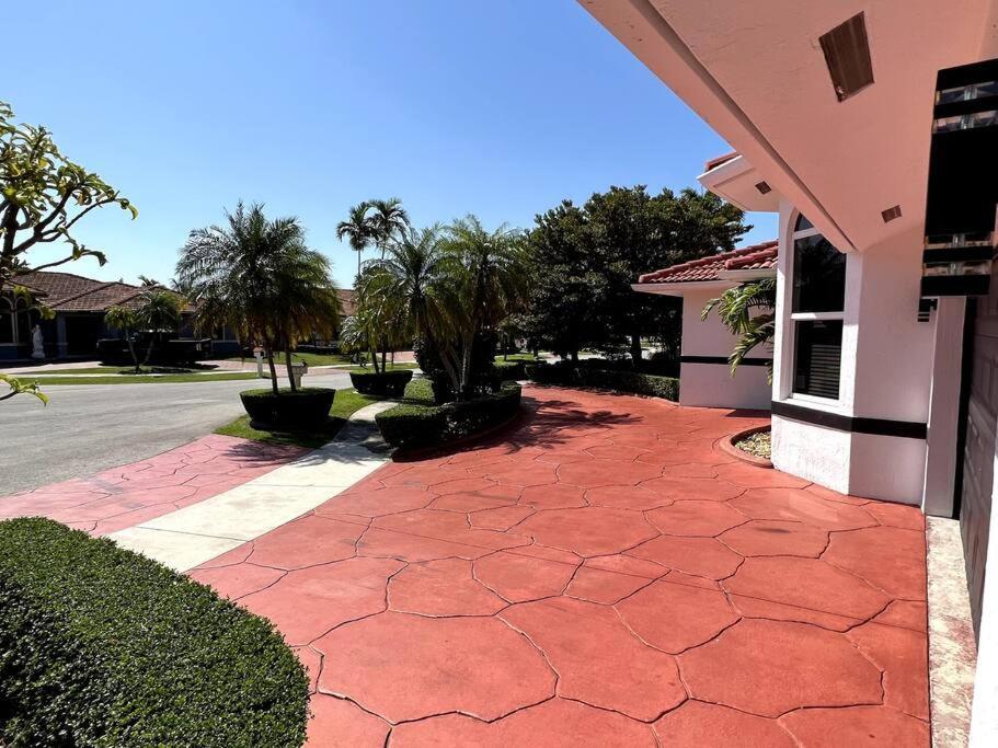Sunny Getaway: Relaxing Miami Home Tamiami Exterior photo