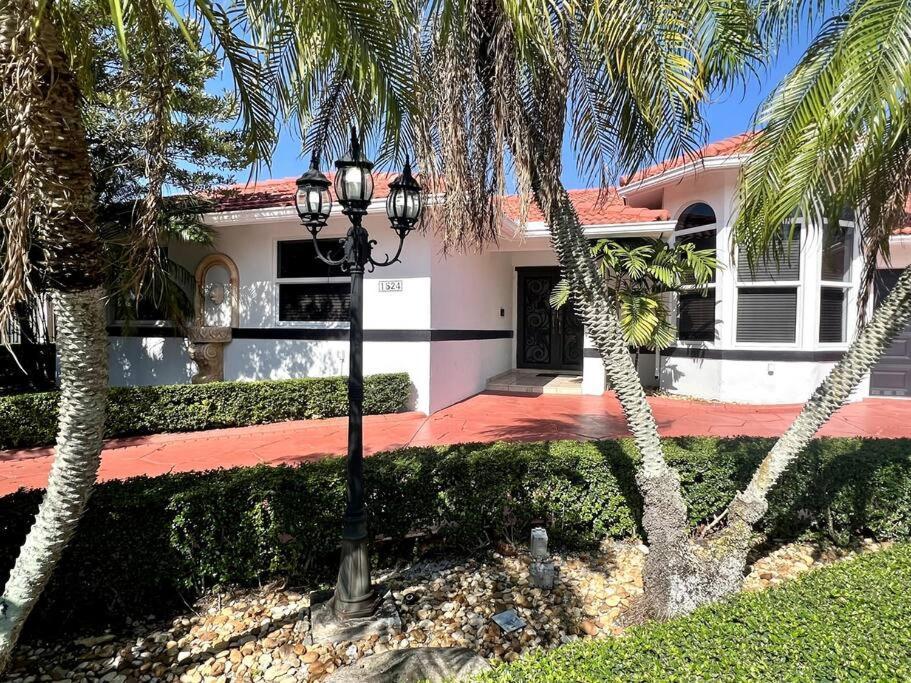 Sunny Getaway: Relaxing Miami Home Tamiami Exterior photo