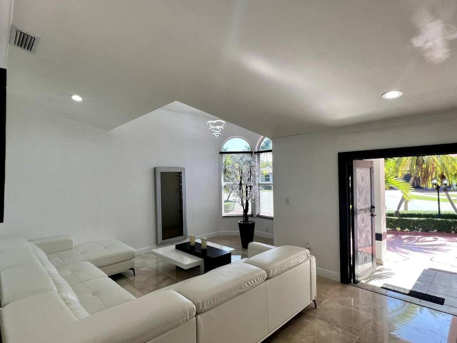 Sunny Getaway: Relaxing Miami Home Tamiami Exterior photo