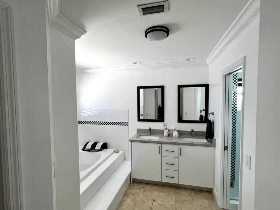 Sunny Getaway: Relaxing Miami Home Tamiami Exterior photo