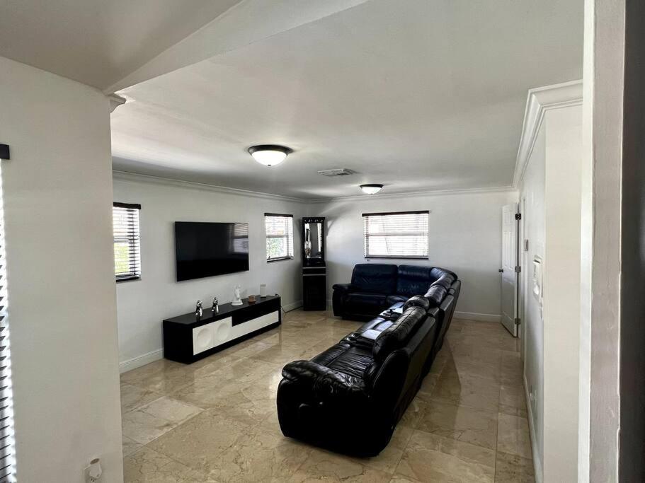 Sunny Getaway: Relaxing Miami Home Tamiami Exterior photo
